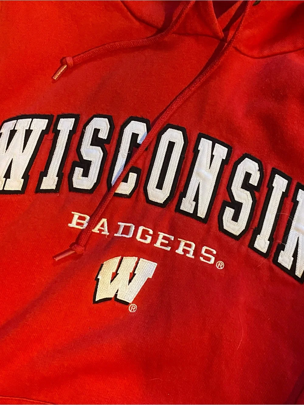 Blue 84 Red Wisconsin Badgers Pullover Hoodie